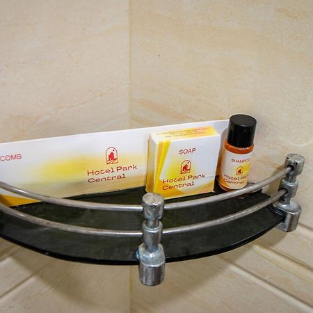 Hotel Park Central コルカタ エクステリア 写真